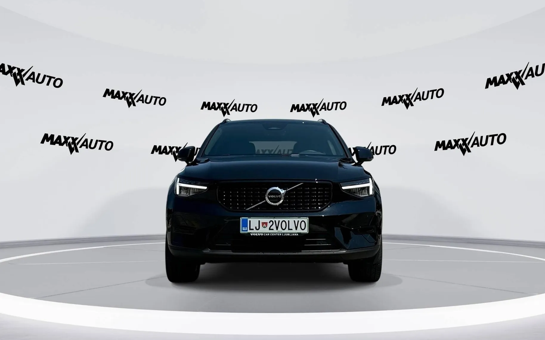 Zunanja slika - Volvo XC40 - B3 P Plus Dark Avt. - 2