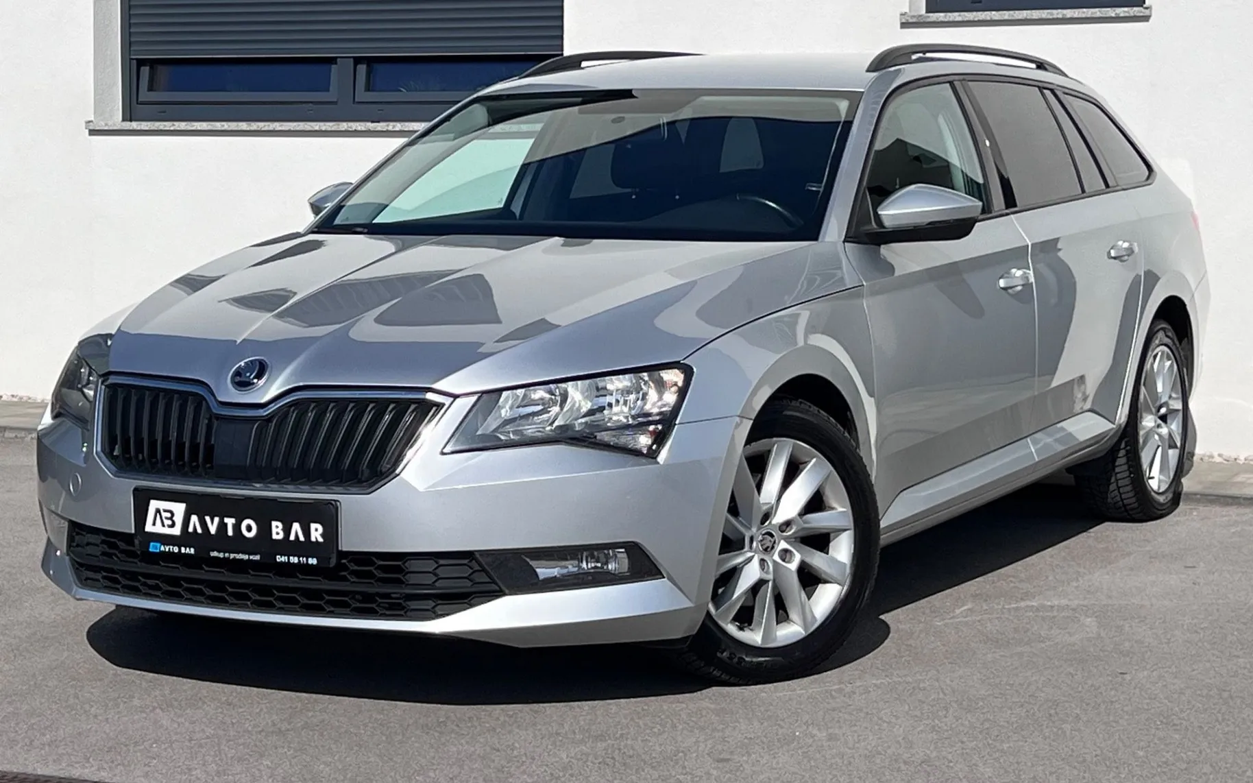 Zunanja slika - Škoda Superb - 2.0 TDI+ALU+TEMP+USB... - 1