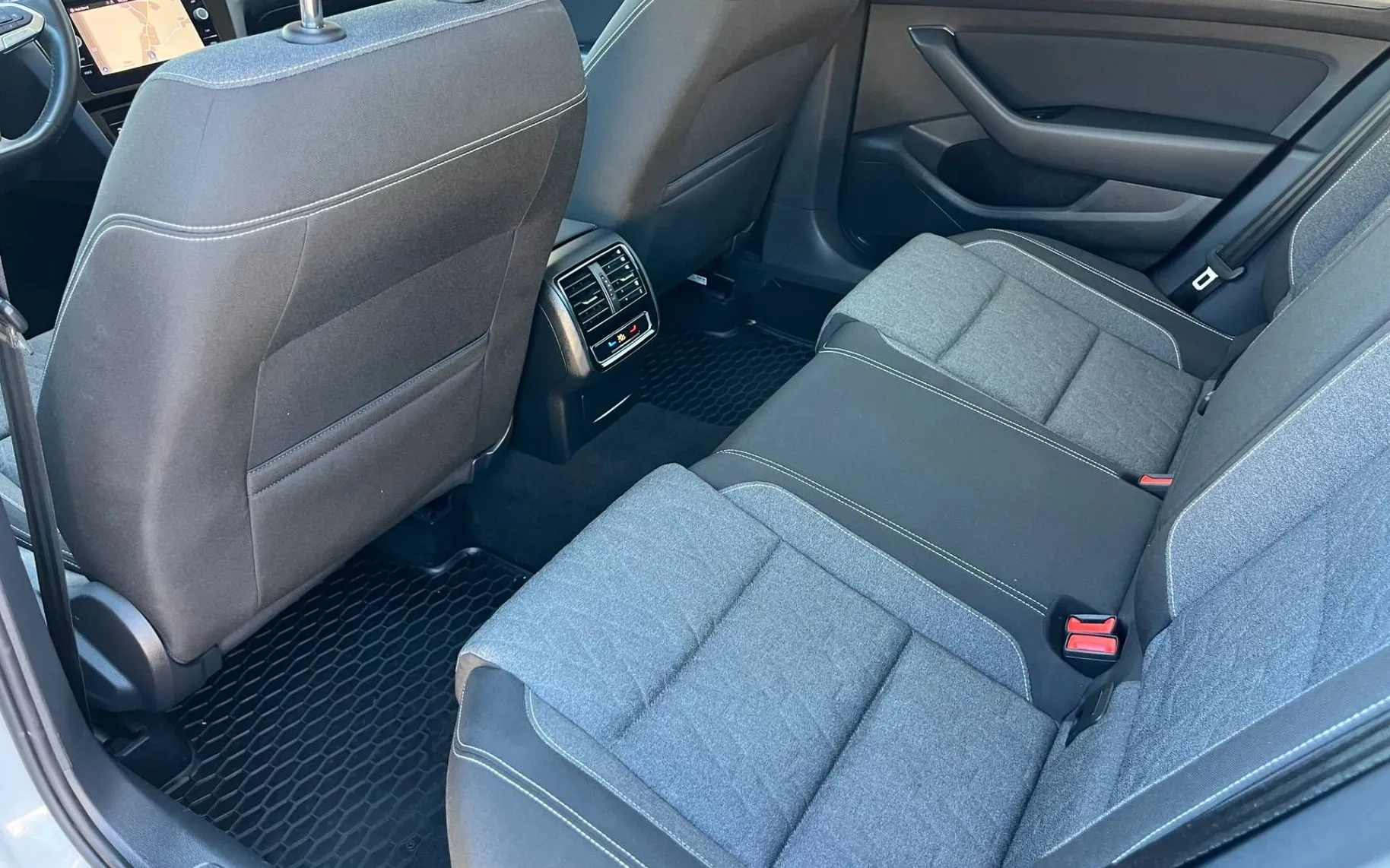 Notranja slika - Volkswagen Passat Variant - 2.0 TDI BMT  DSG-SLO-1 LASTNIK-VIRTUAL-LED-RADAR.. - 10