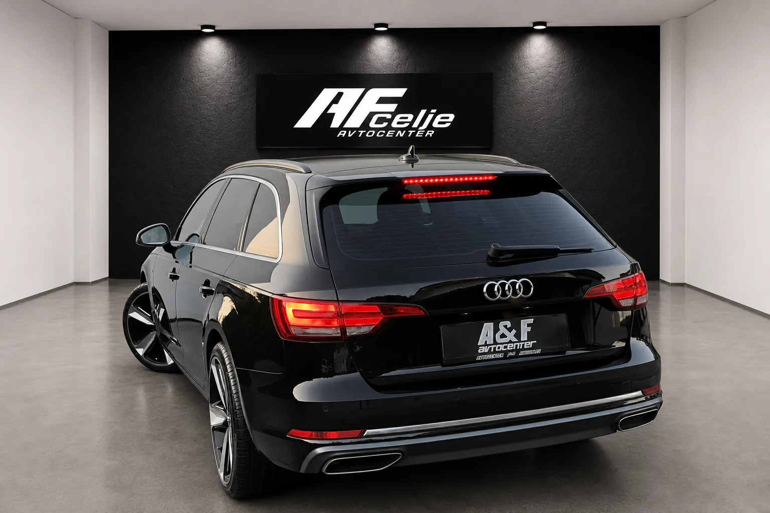 Notranja slika - Audi A4 Avant - 2.0 TDI-AUT-S LINE-XENON+LED-LIZING ZA TUJCE- - 7