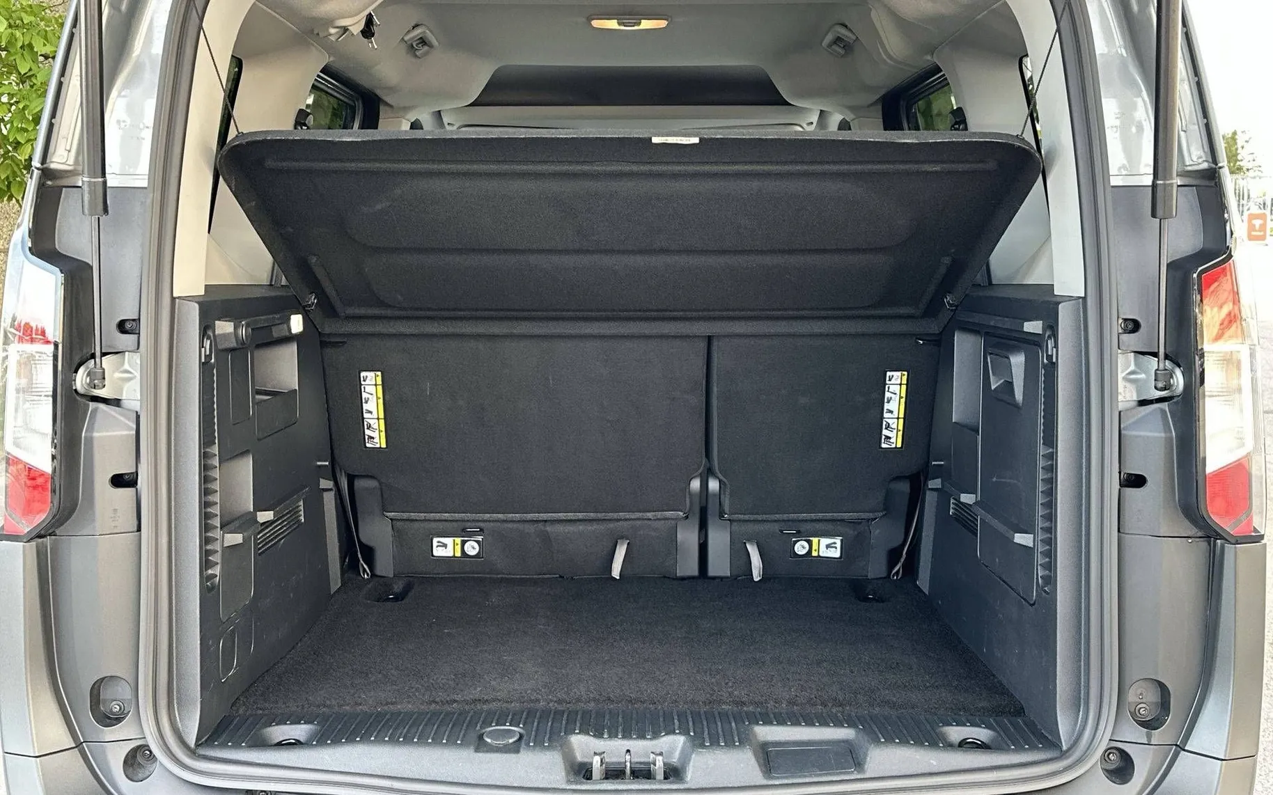 Notranja slika - Ford Tourneo Courier - 1.0 EcoBoost Trend Avt - 12