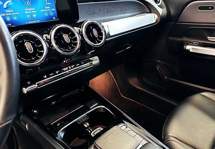 Zunanja slika - Mercedes-Benz GLB-Razred - 180 d URBAN PRO-KAMERA-NAVI-GRETJE-APPLE-DAB-VIDEO - 12