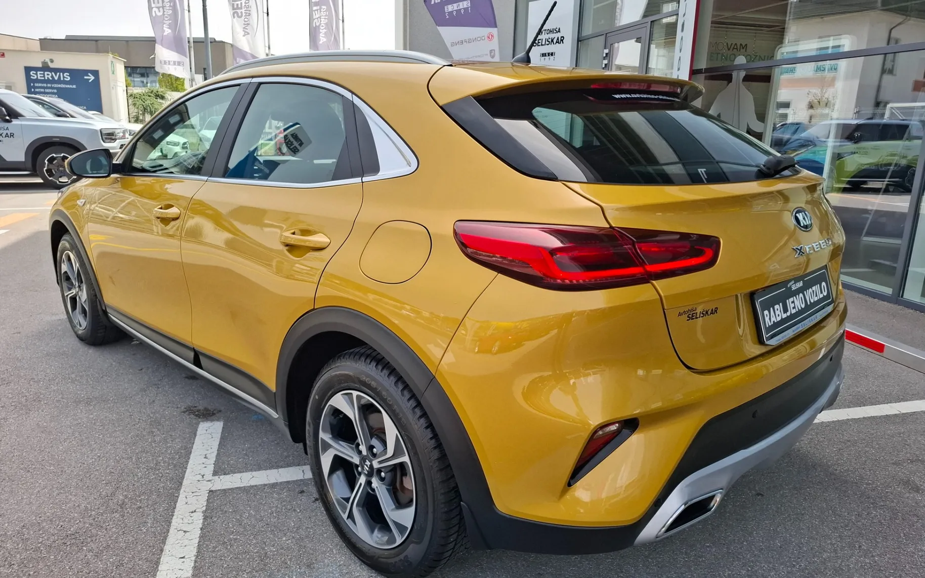 Zunanja slika - KIA XCeed - 1.0 T-GDi - SLOVENSKI - POTRJENA SERVISNA KNJIGA - 5