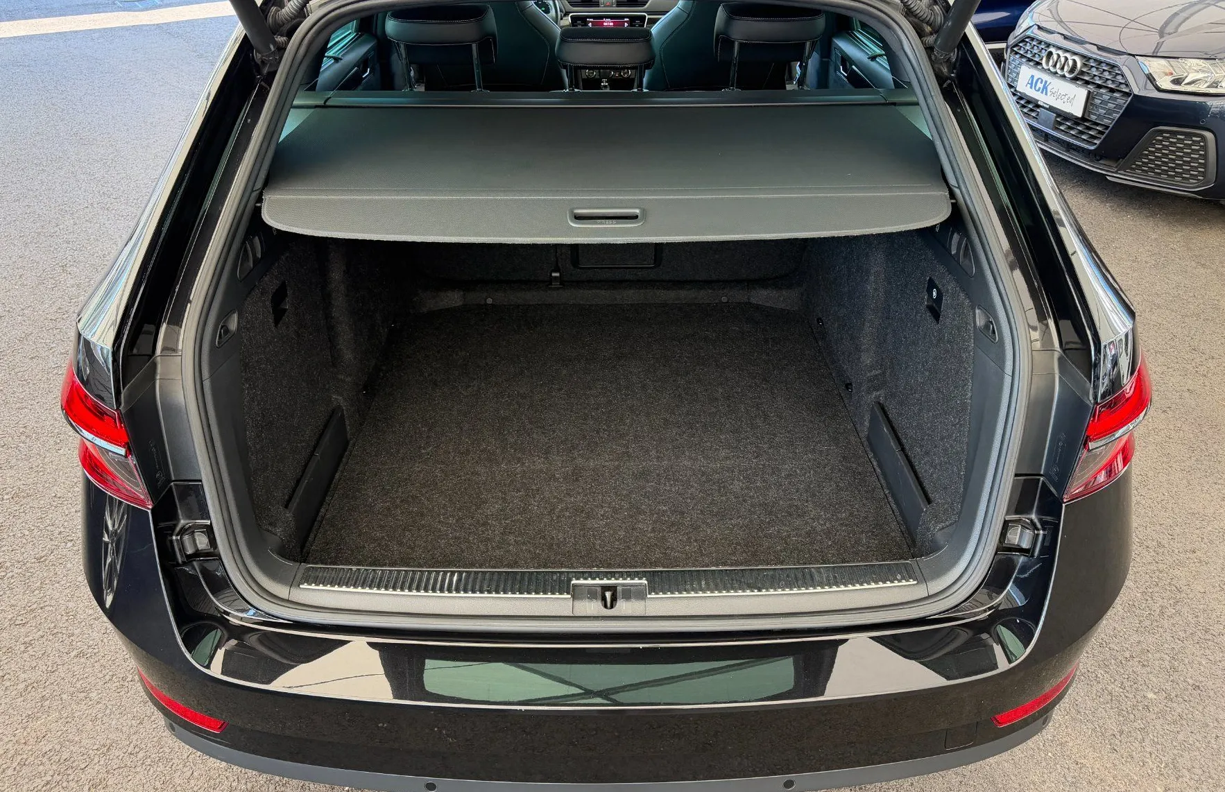 Zunanja slika - Škoda Superb - Combi Sportline 2.0 TDI DSG -SLO-1.LASTNIK-PANO - 11