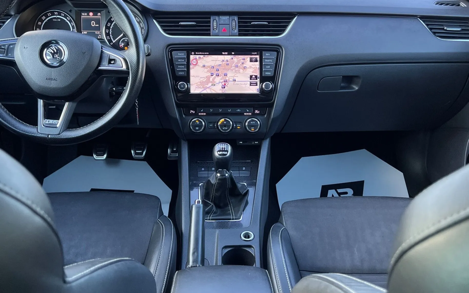Notranja slika - Škoda Octavia - 2.0 TDI RS+XENON+NAVI+PDC+KLJUKA - 12