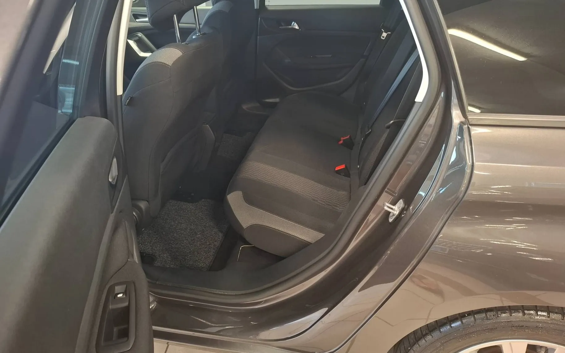 Notranja slika - Peugeot 308 - SW 1.2 Active-KREDIT BREZ POLOGA-KOT NOV-SLO... - 10