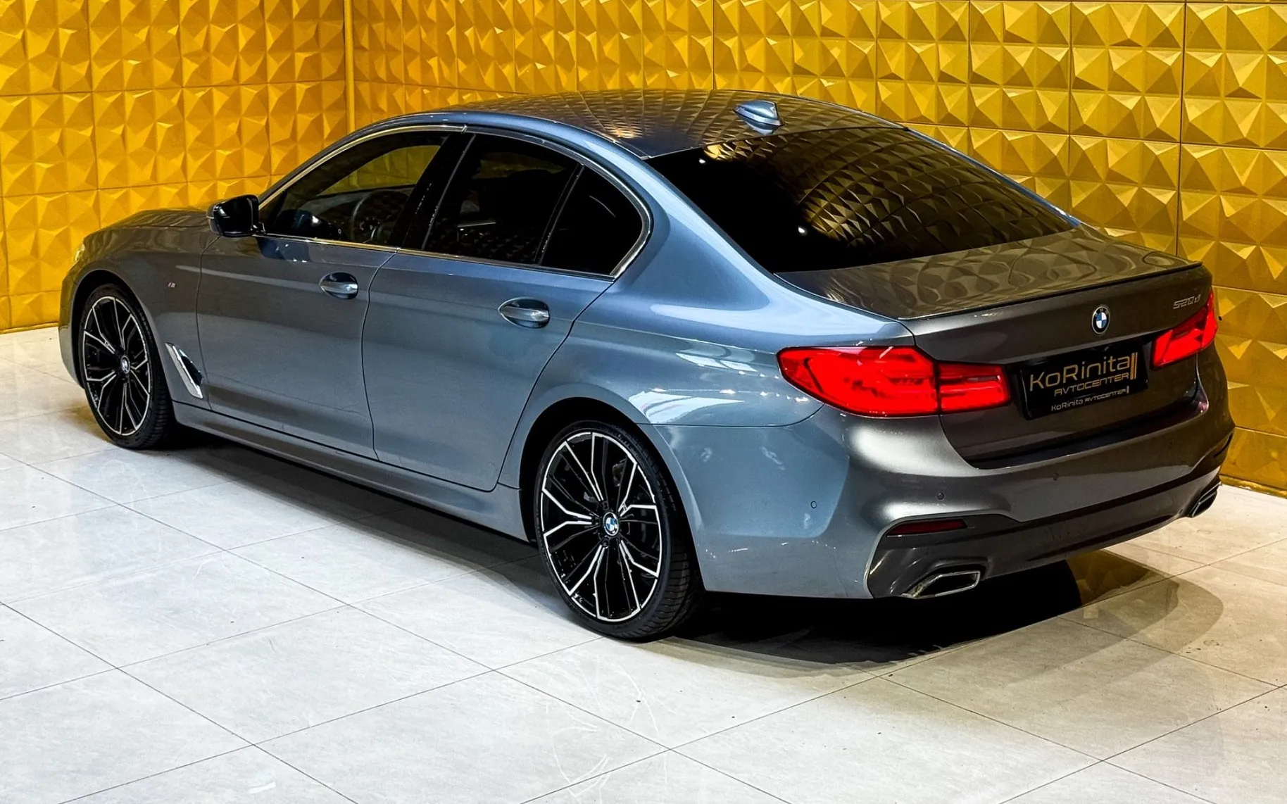 Notranja slika - BMW serija 5: - 520d AUT. M Sport-LED-VIRTUAL-GRETJE-KAMERA... - 8
