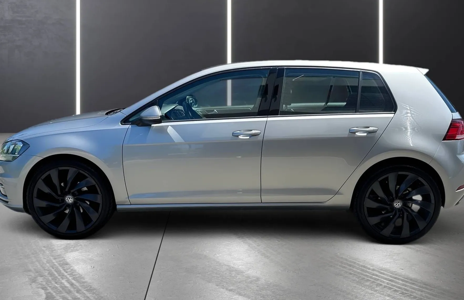 Zunanja slika - VW Golf - 1.6 TDI SLOVENSKI AKTIVNI TEMPOMAT GR.SEDEŽEV TOP - 4