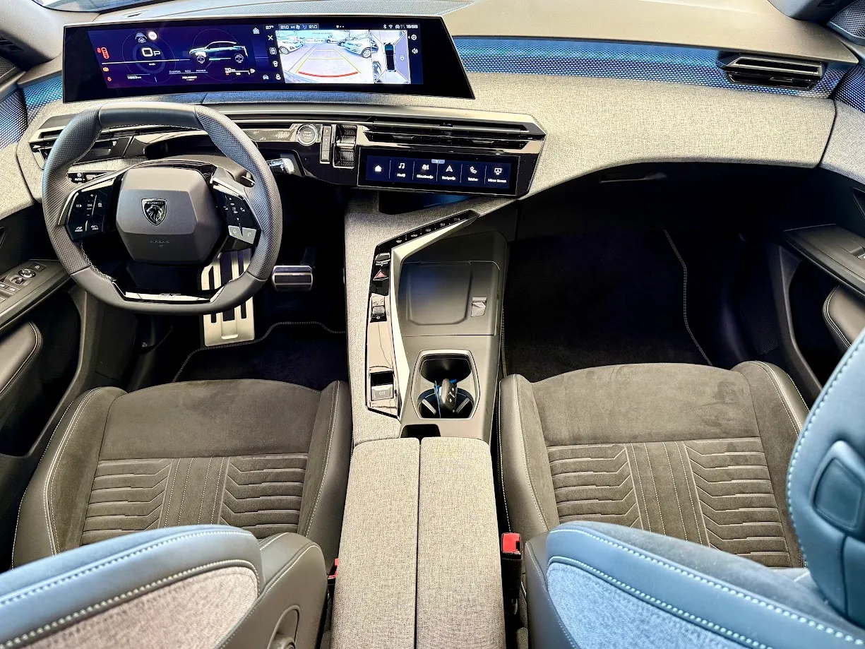 Notranja slika - Peugeot 3008 - GT 1.2 PURETECH 136 HIBRID e-DCT - 24