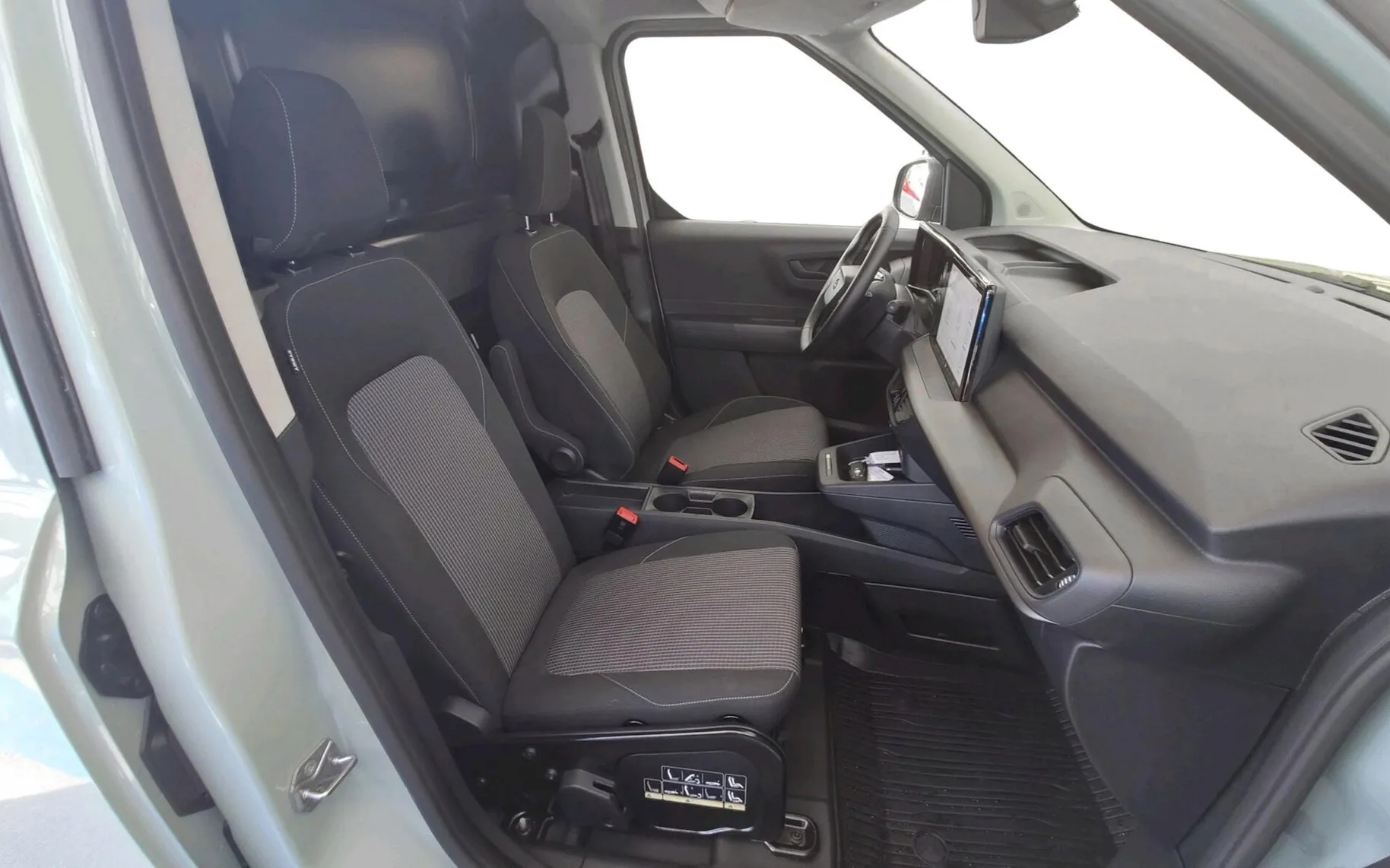 Zunanja slika - Ford Transit Courier - E TREND FURGON 136KM-SLO-1.L-ZIM.PAK.-TEMP-KAMERA - 6