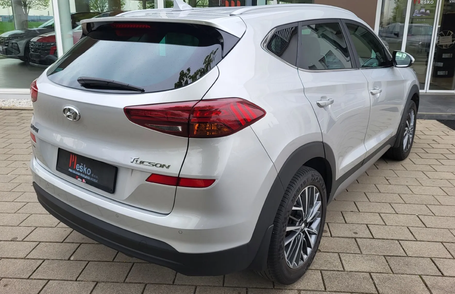 Zunanja slika - Hyundai Tucson - 1.6 GDI Premium slo-navi-alu-pdc-acc-tempom-kamera - 4
