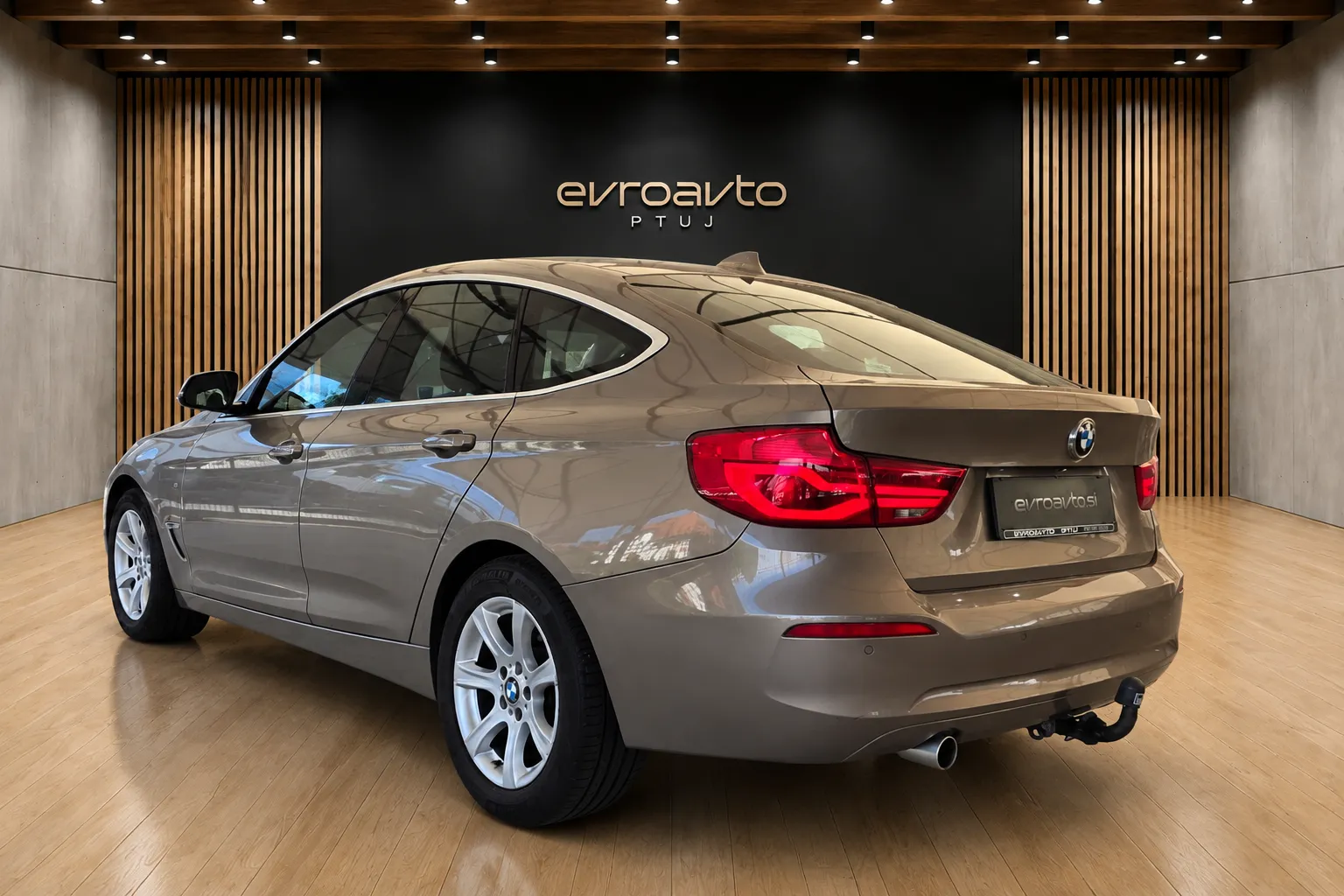 Notranja slika - BMW serija 3 Gran Turismo: - 318d Gran Turismo Brez pologa do 84 obrokov - 7