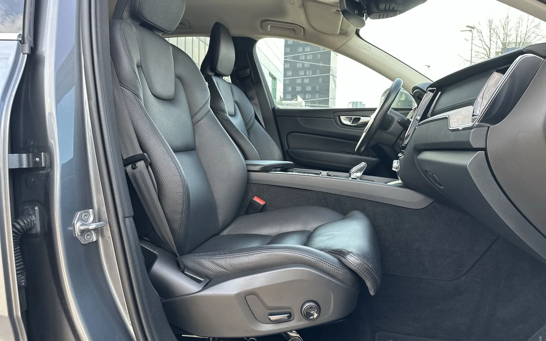 Notranja slika - Volvo XC60 - B4 D AUT Inscription AWD - 20