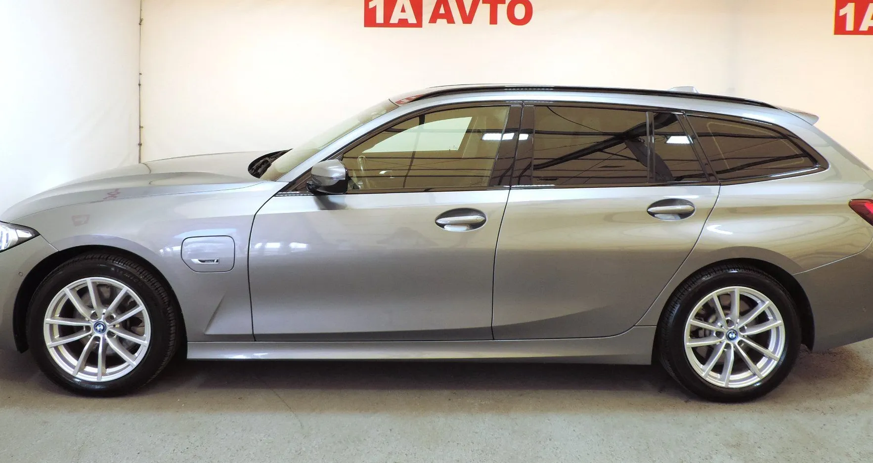 Zunanja slika - BMW Serija 3 - Touring: 330e xDrive Touring Avt. NOVI MODEL.... - 8