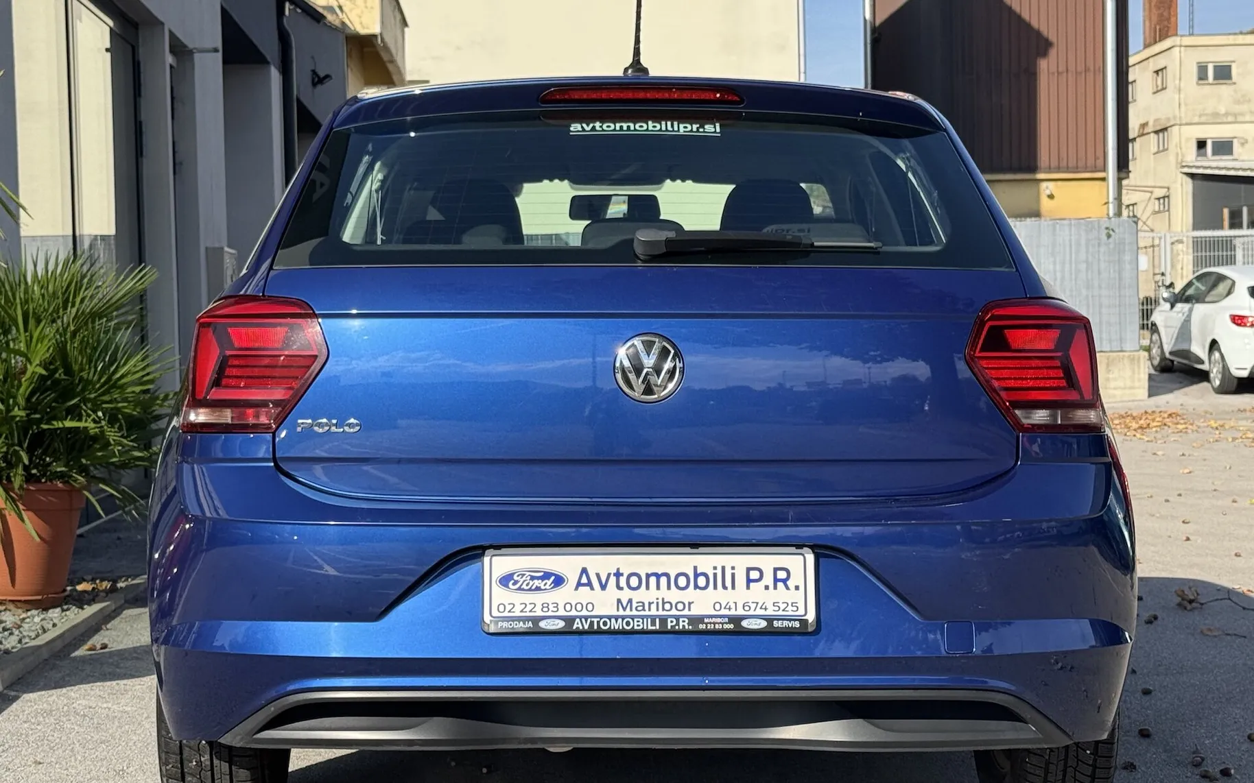 Zunanja slika - Volkswagen Polo - 1.0 TRENDLINE 1.LASTNICA SLO OGREVANA SEDEŽA - 15