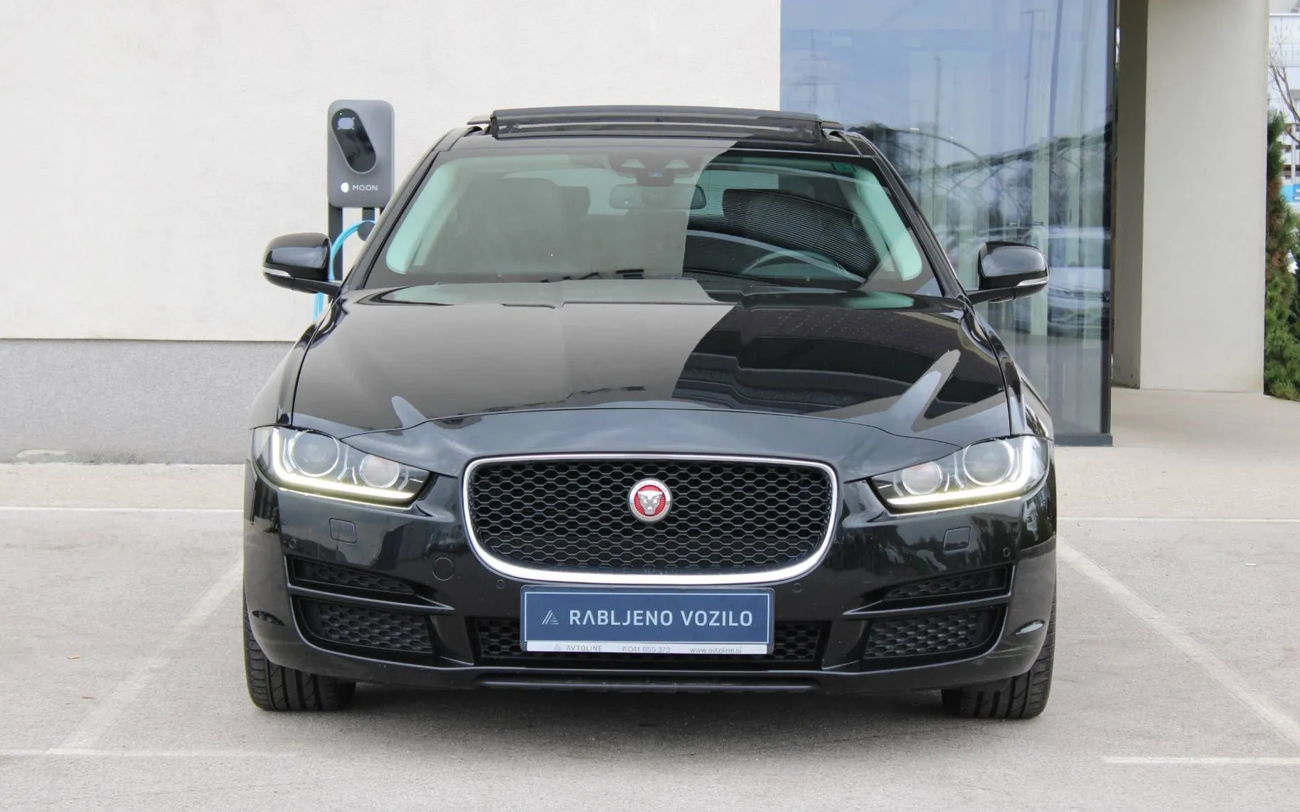Zunanja slika - Jaguar XE - 2.0D 180PS R-Sport AUT PANO AKT TEMPO GRET SED - 2
