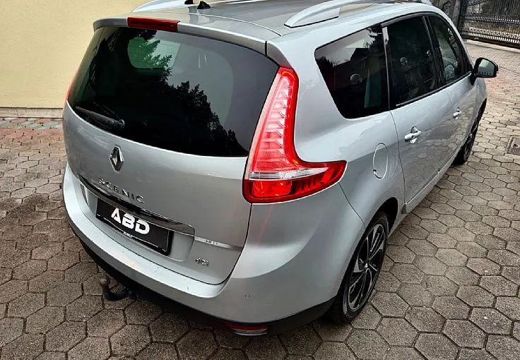 Zunanja slika - Renault Scénic - Grand Scenic dCi 130 Energy Bose Navi Alcantara TOP STANJE - 4