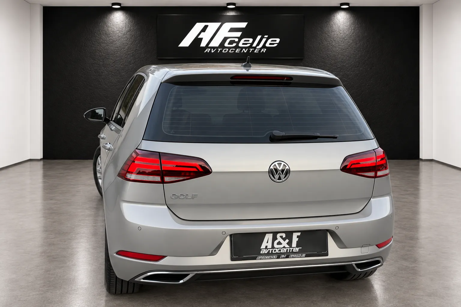 Notranja slika - Volkswagen Golf - 2.0 TDI-H LINE-BI XENON+ALCANTARA-KREDIT IN LIZING - 7