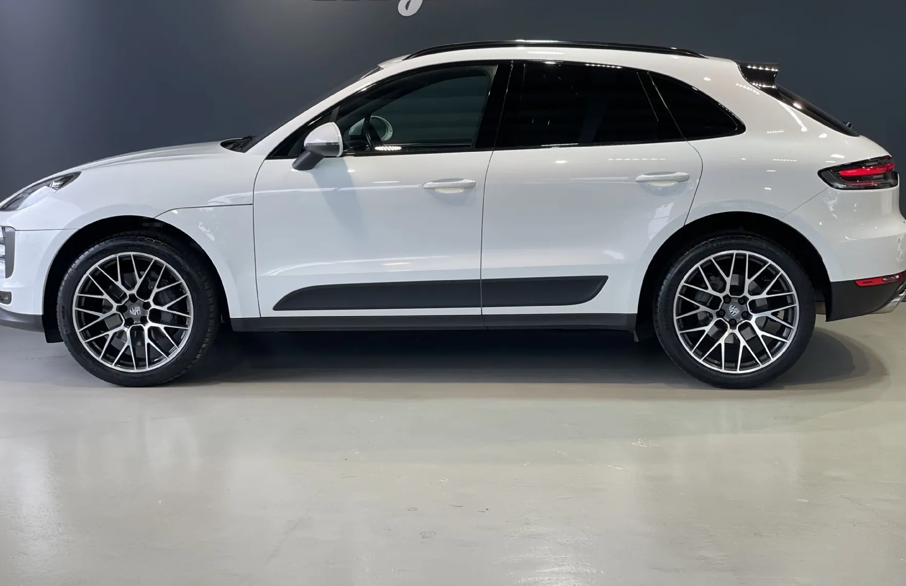 Zunanja slika - Porsche Macan - S-NAVIGACIJA-MEMORY-USNJE-BOSE-RADAR-KAMERA-LED-21 - 5