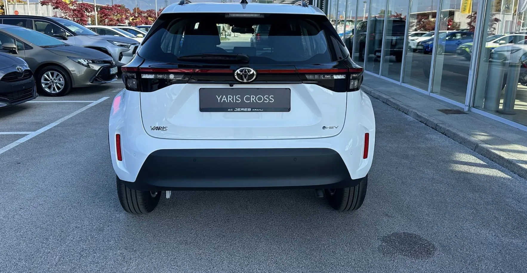 Zunanja slika - Toyota Yaris Cross - Hybrid 1.5 VVT-i Cool Avt. - 4