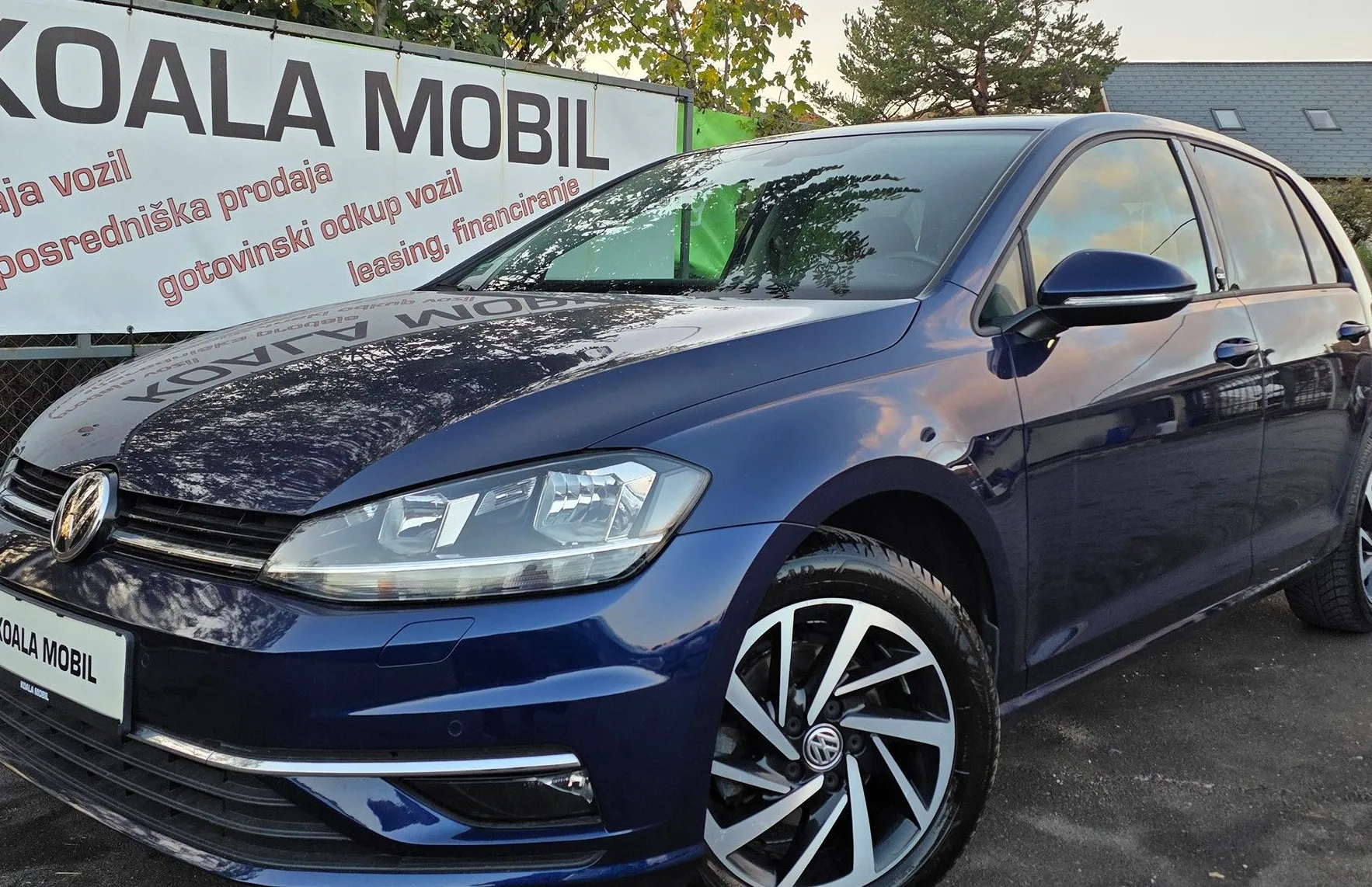 Zunanja slika - Volkswagen Golf - 1.0 TSI BMT ALU PLATIŠČA-ZASLON-1.LASTNIK-KOT NOV - 18