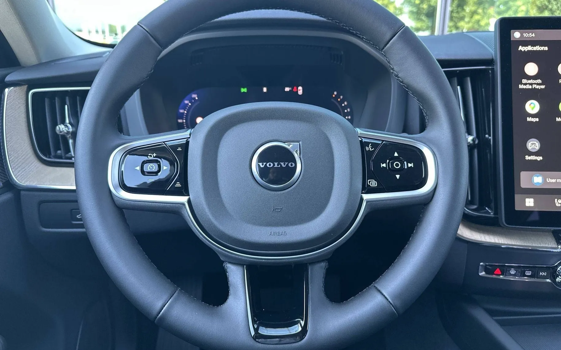 Notranja slika - Volvo XC60 - B5  P  AWD Plus Dark 3 leta garancije + 3 servisi - 14