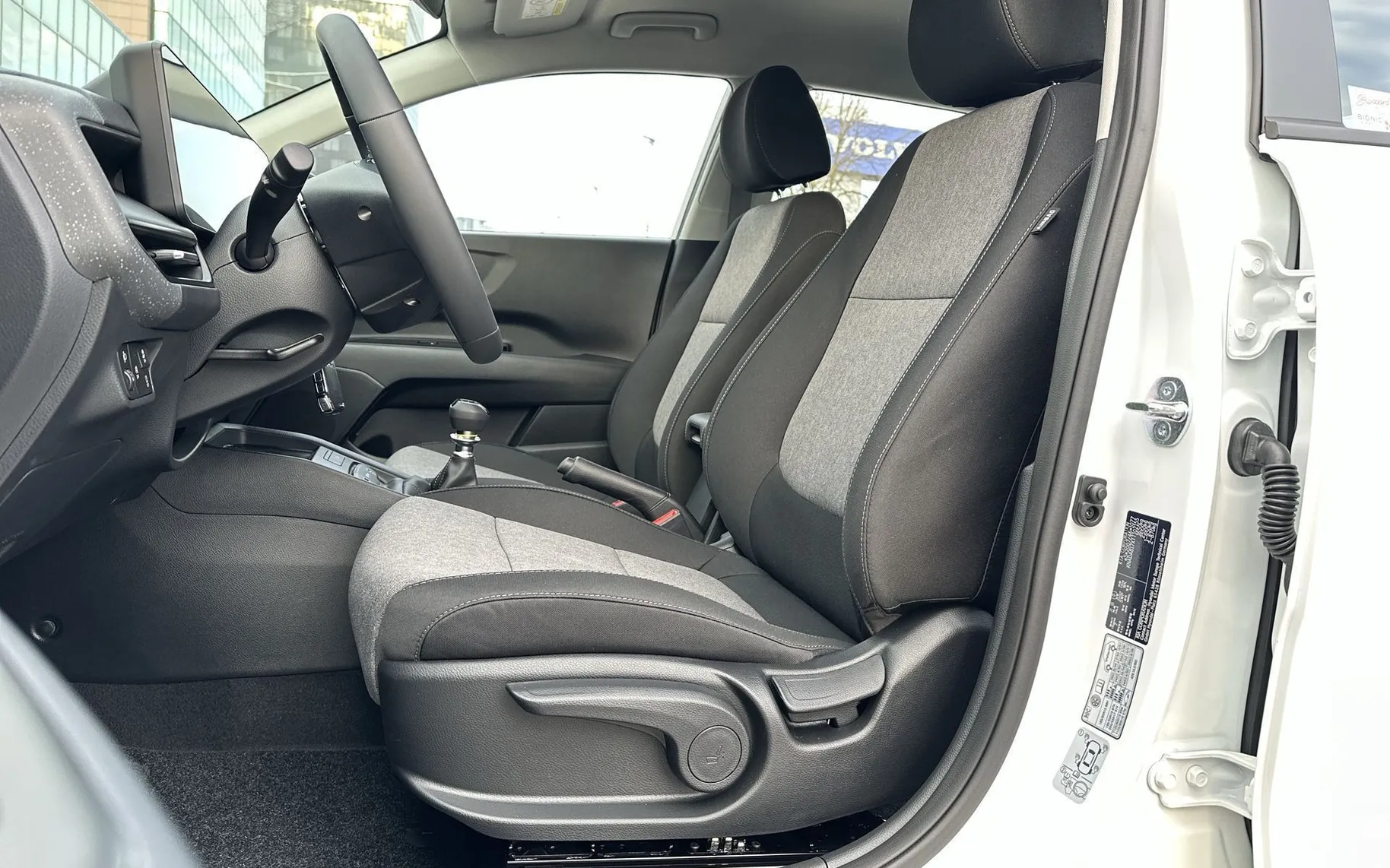 Notranja slika - KIA Stonic - 1.0 T-GDi LX Life M T... - 10