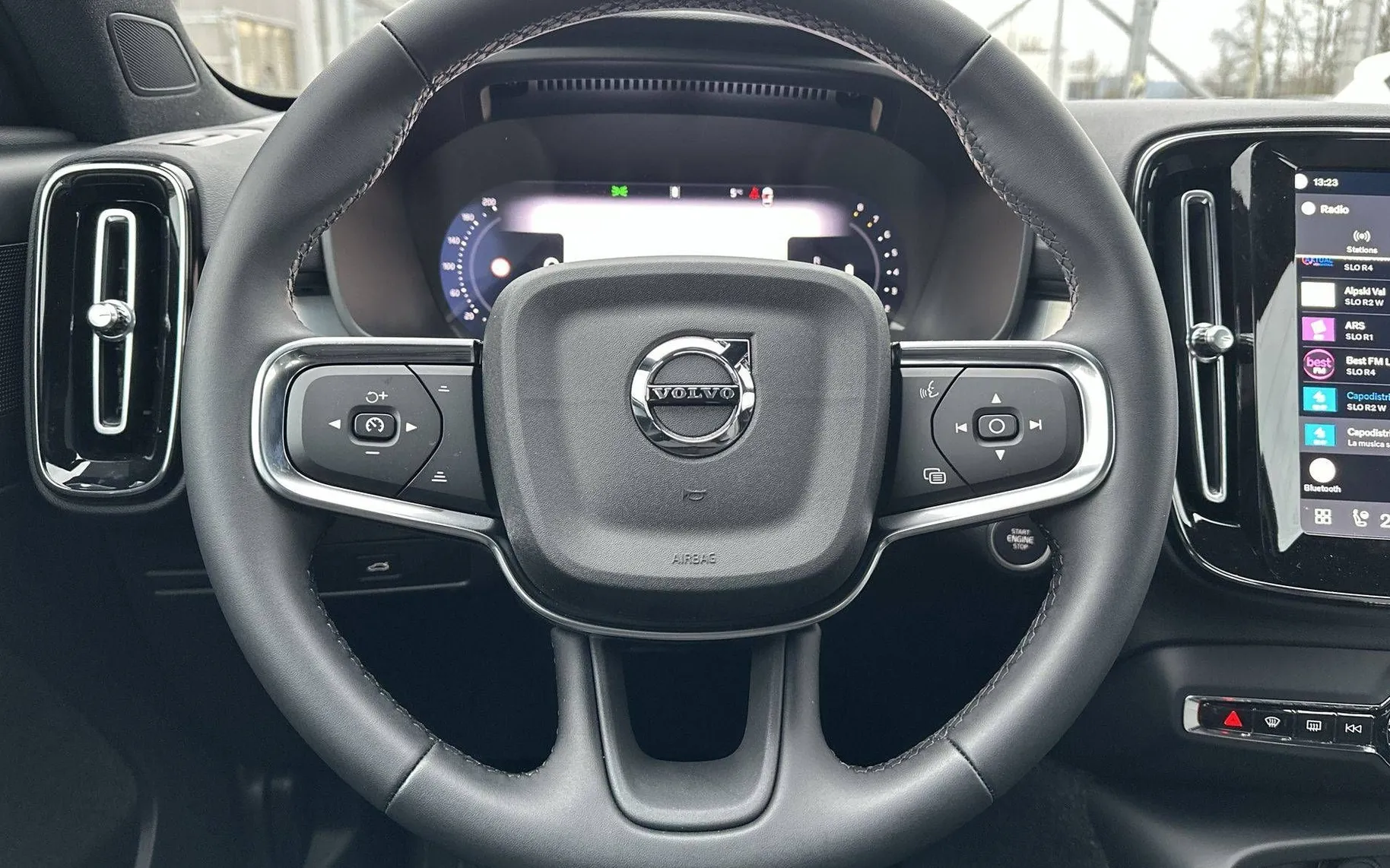 Zunanja slika - Volvo XC40 - B3P Core Avt. - 13