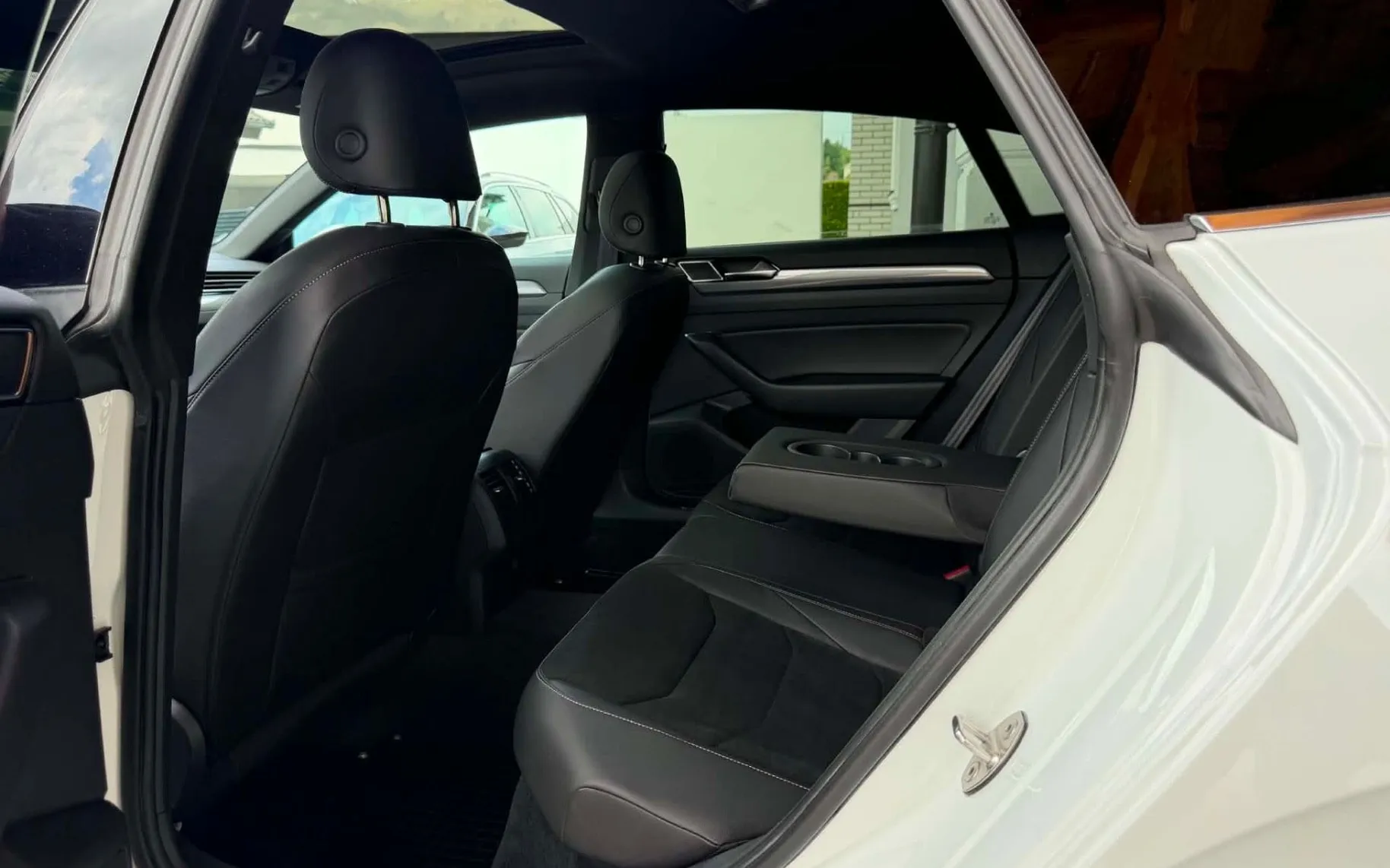 Notranja slika - Volkswagen Arteon - 2.0 TDI-DSG-2X R LINE-PANORAMA-LIZING ZA TUJCE-A.. - 11