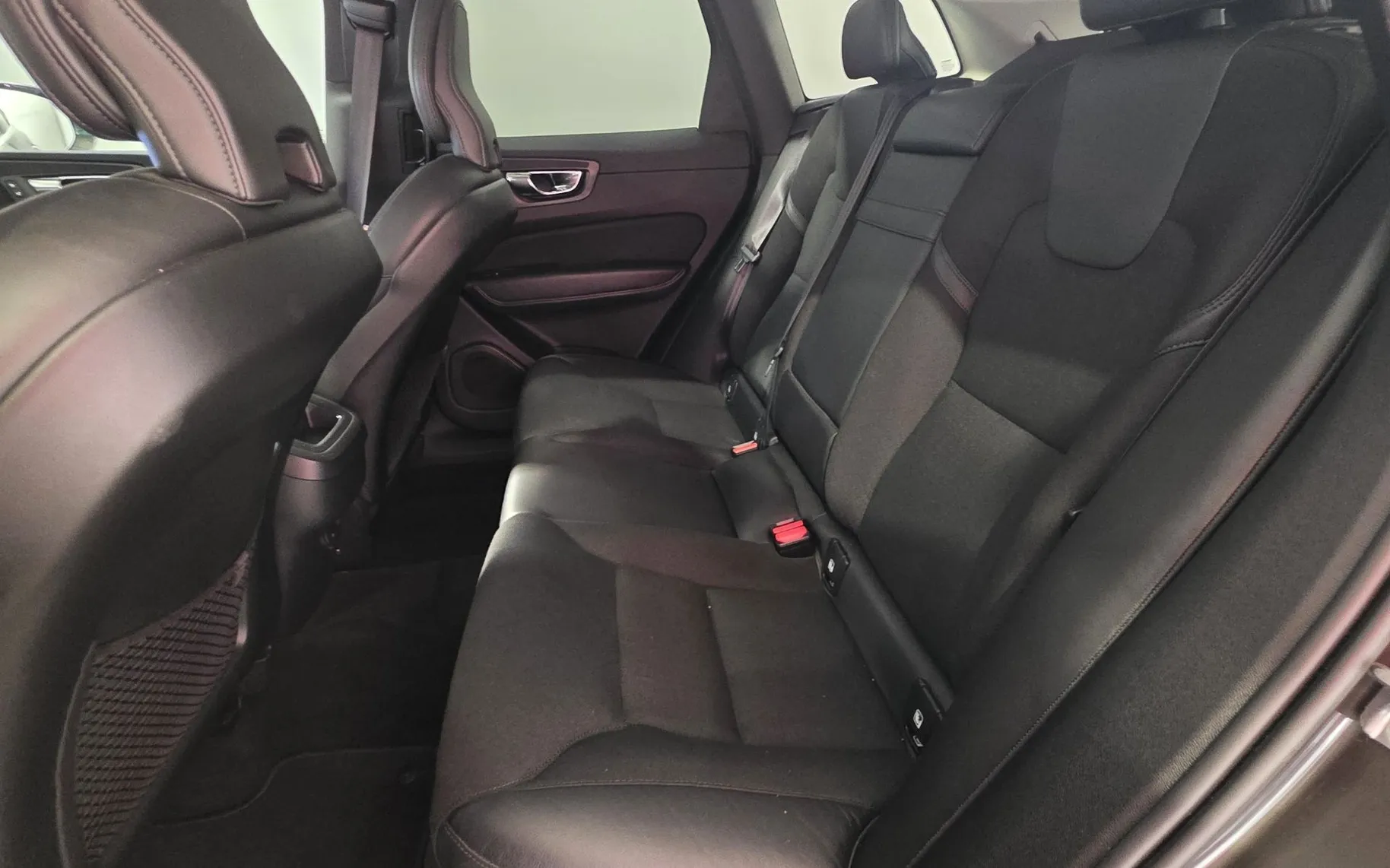 Zunanja slika - Volvo XC60 - B4D AWD Avt. VIRTUAL NAVI LED ACC KAM LANE - 17