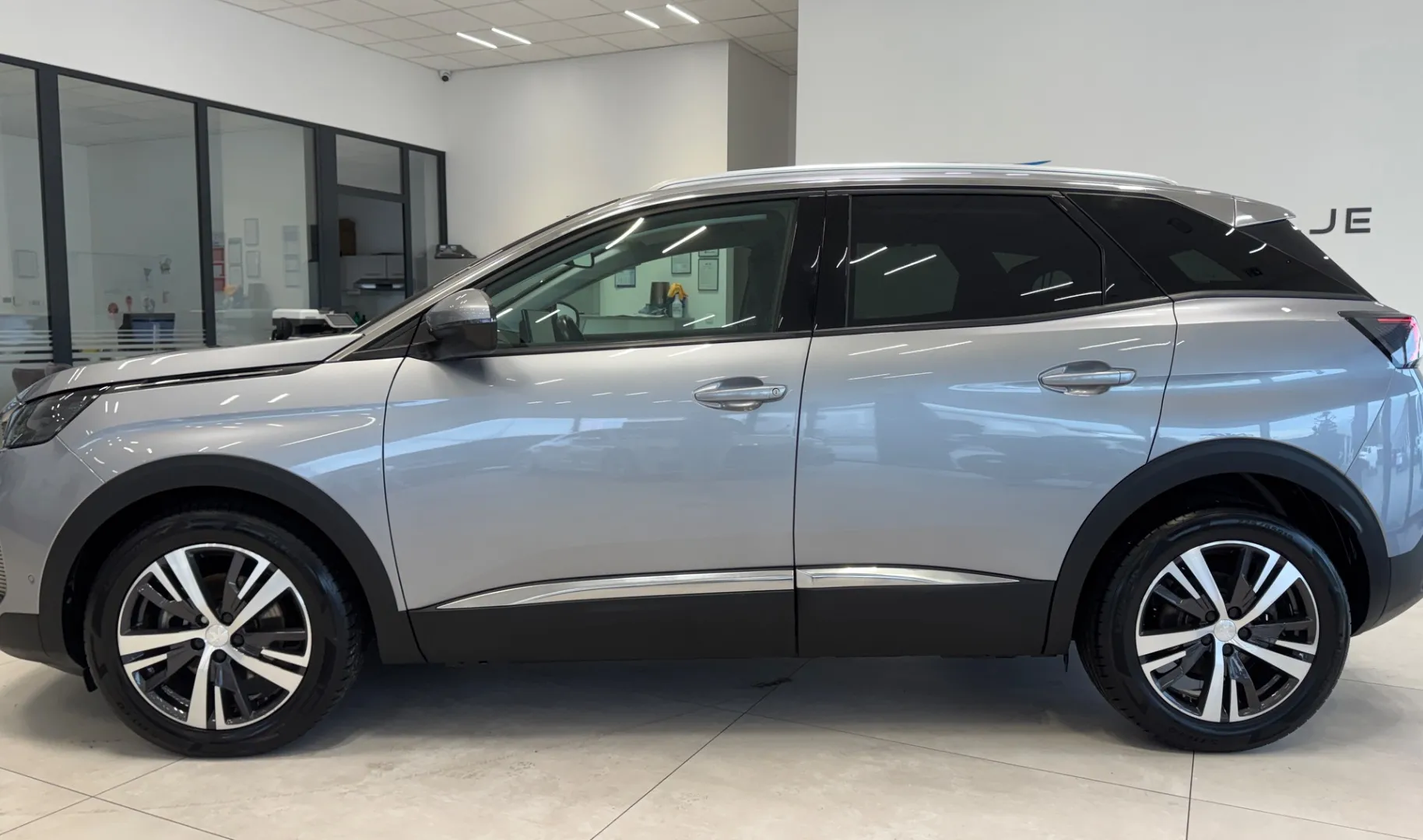 Zunanja slika - Peugeot 3008 - 1,2-130KM-ALLURE-AUT-FUL-LED-VIRTUAL-KAMERA-KEYLES - 3