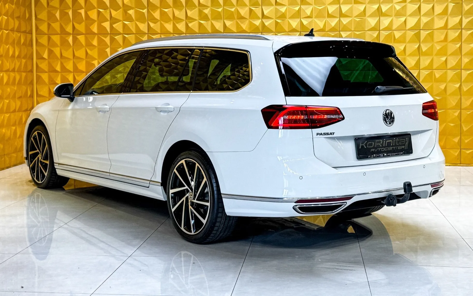 Notranja slika - Volkswagen Passat Variant - 2.0 TDI AUT.-R Line-LED-VIRTUAL-KLJUKA-KAMERA - 9