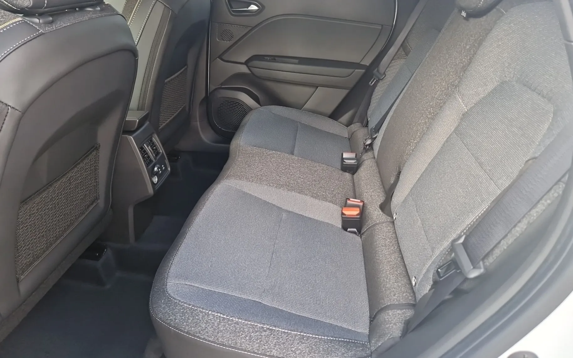 Zunanja slika - Renault Captur - TCe 140 EDC techno - 16