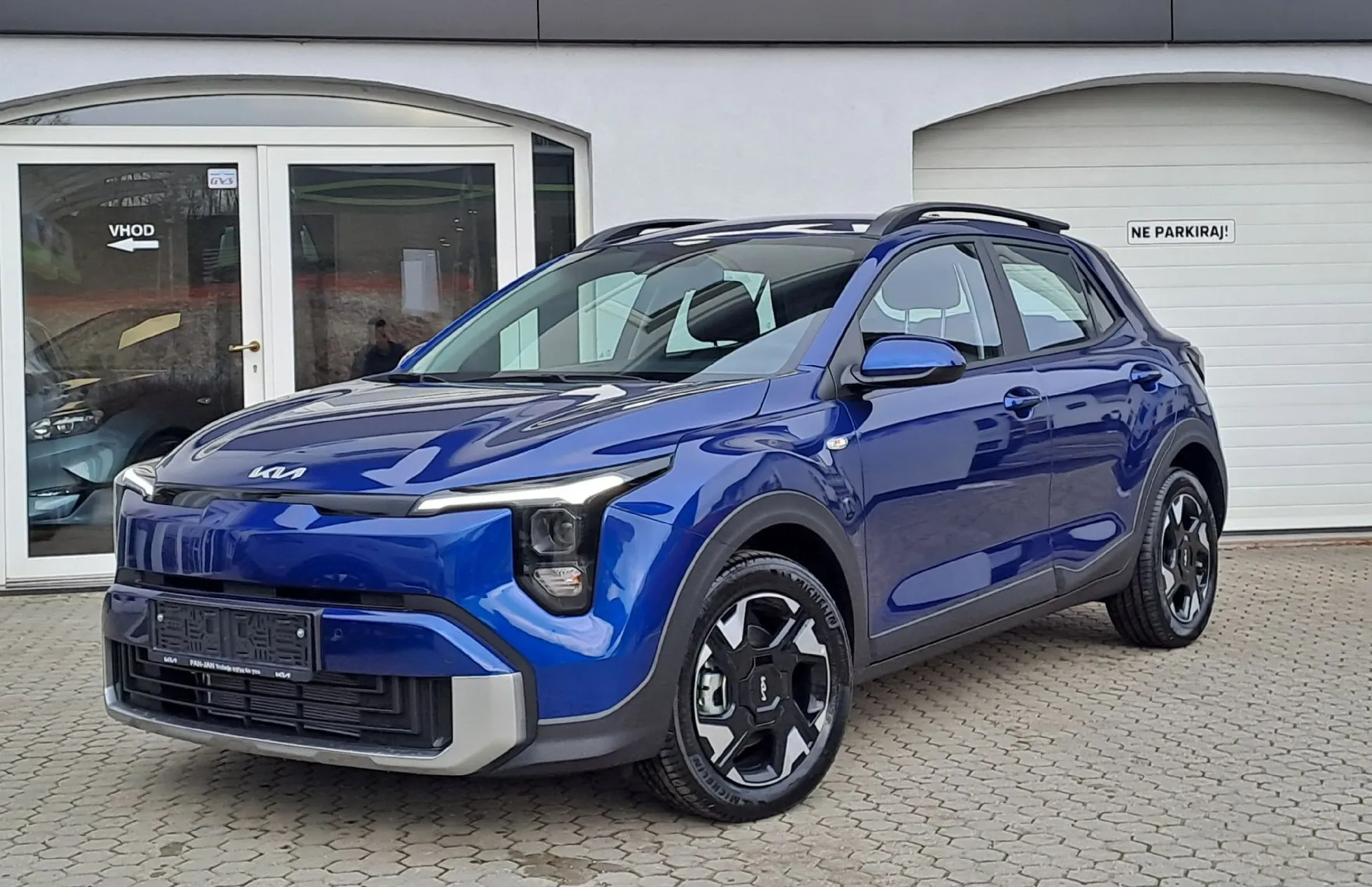 Zunanja slika - KIA Stonic - 1.0 T-GDi 73.6 kW  100 KM  LX Life M T - 1