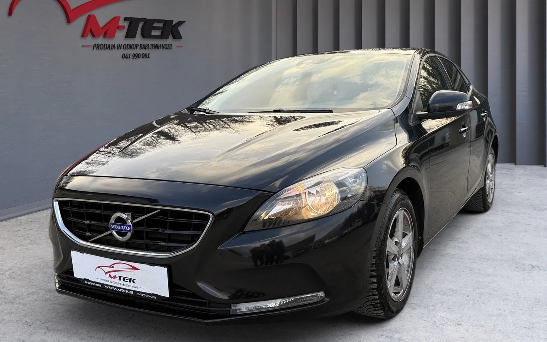 Zunanja slika - Volvo V40 - D2 102g Powershift R-Design Kinetic... - 3