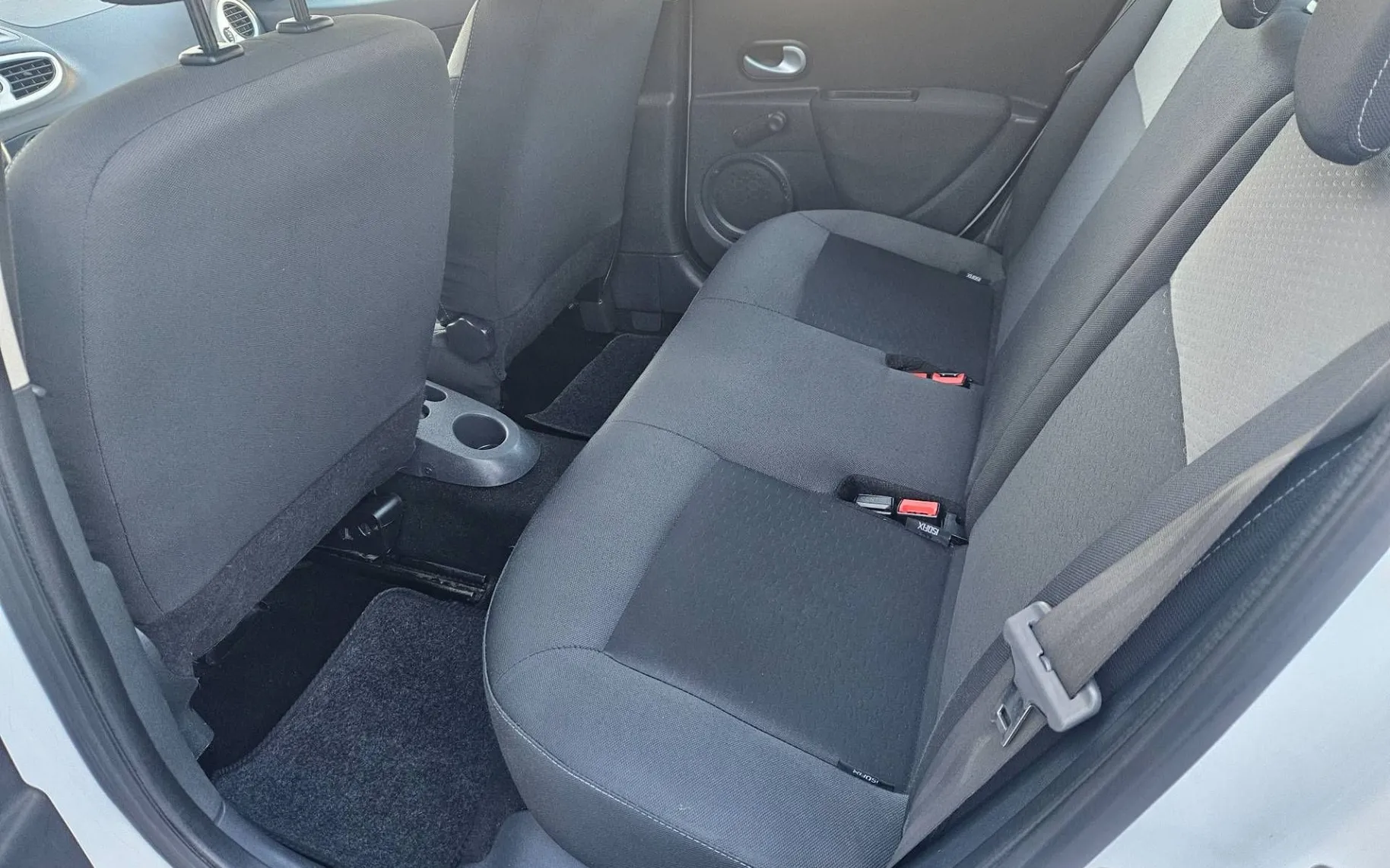 Notranja slika - Renault Clio - 1.2 16V SLO KLIMA - 12