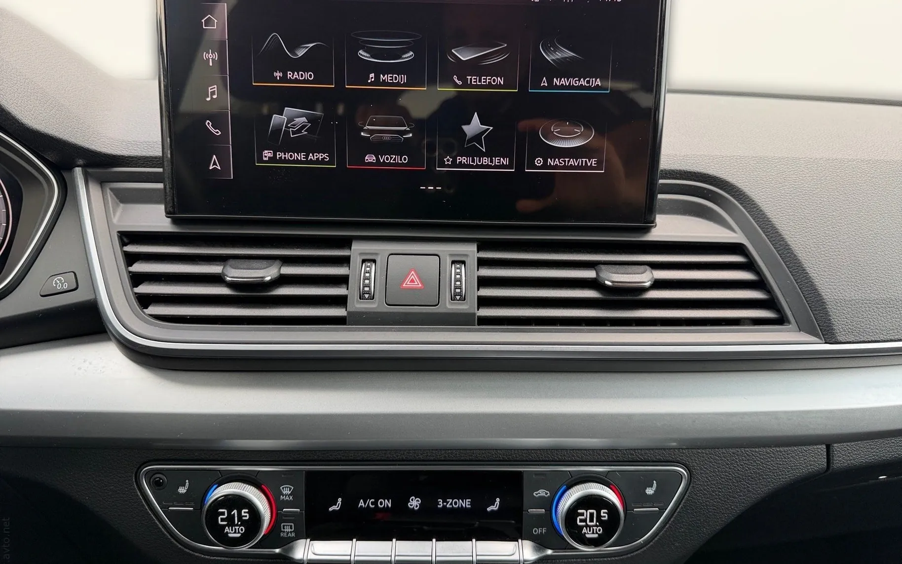 Notranja slika - Audi Q5 - quattro 40 TDI Advanced S tronic-SLO-PDC-Kamera... - 9