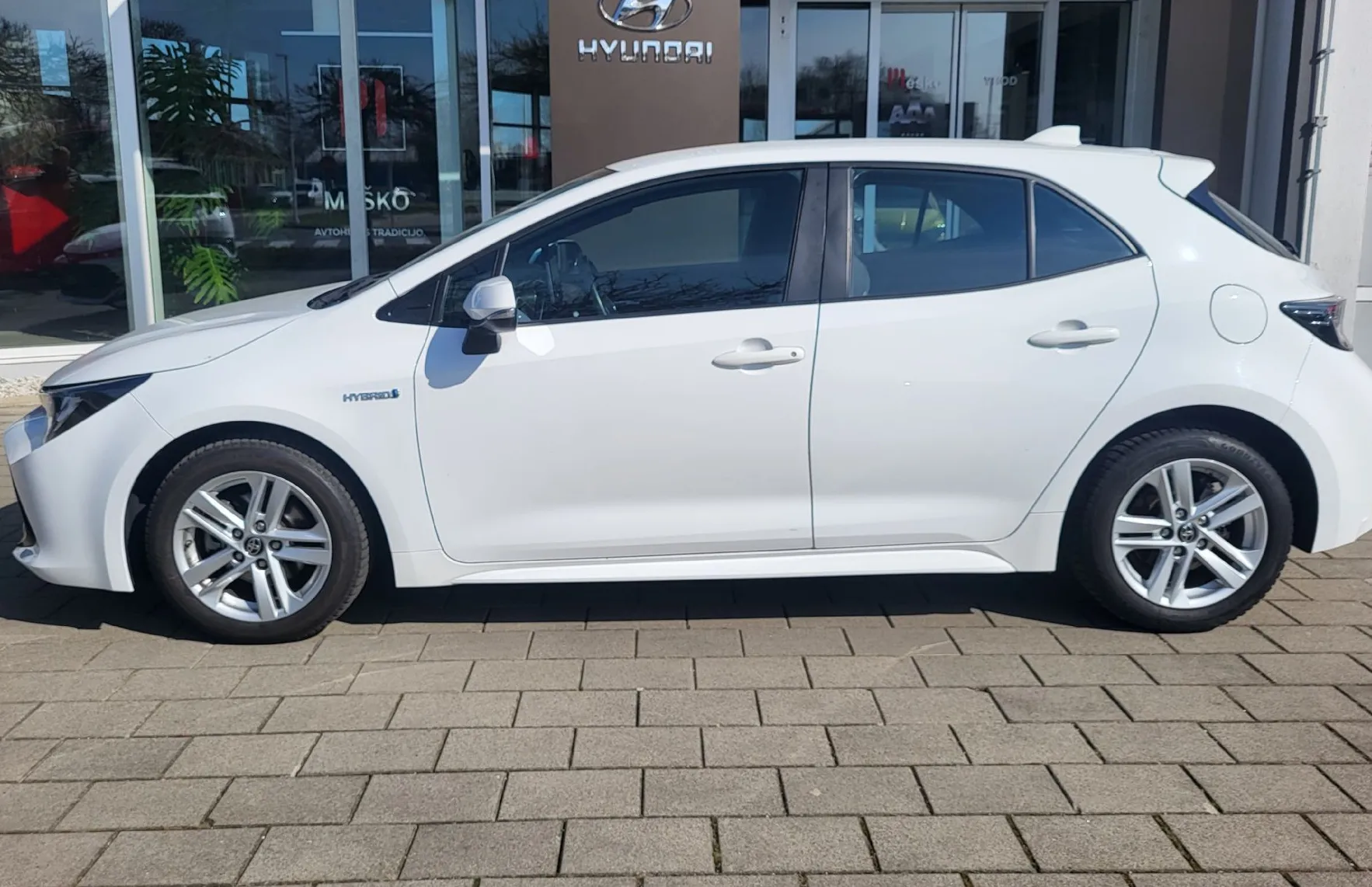 Zunanja slika - Toyota Corolla - 1.8 Hybrid 1 last-navi-alu-kamera-temp-acc-led - 3