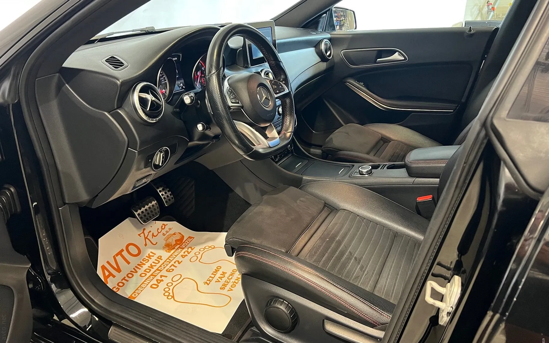 Notranja slika - Mercedes-Benz CLA-Razred - 200d-AMG-BLACK LINE-AUTOMATIK-KAMERA-NAVI-BI-XENON - 9