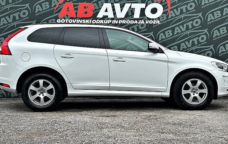 Zunanja slika - Volvo XC60 - D4 R-Design Momentum+133KW+ALU+XENON+USNJE+UGODNO - 4