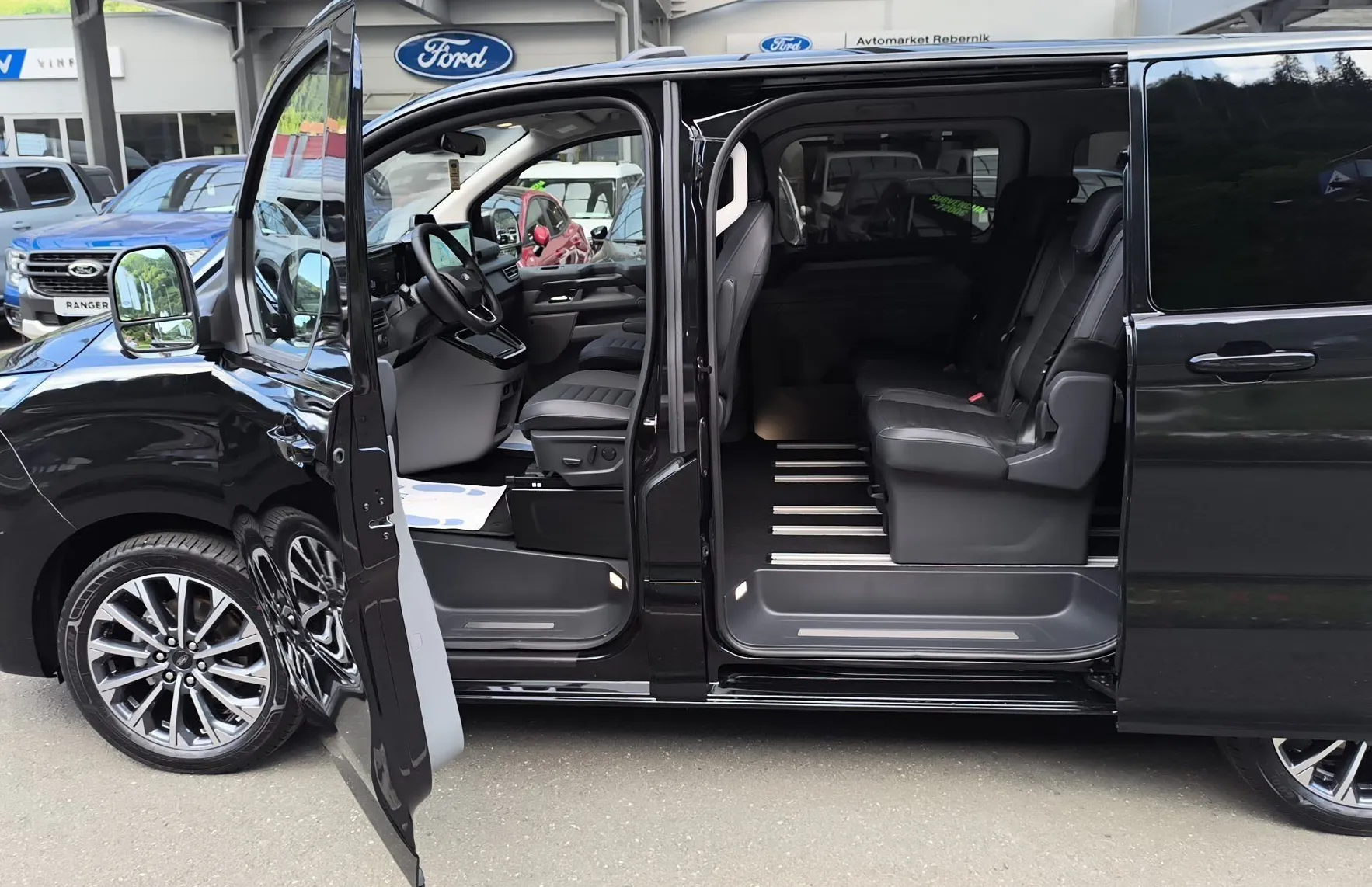 Zunanja slika - Ford Tourneo - Custom 4x4  2.0 TDCi L1 Titanium X A8-VK-AKCIJA - ZALOGA - 14