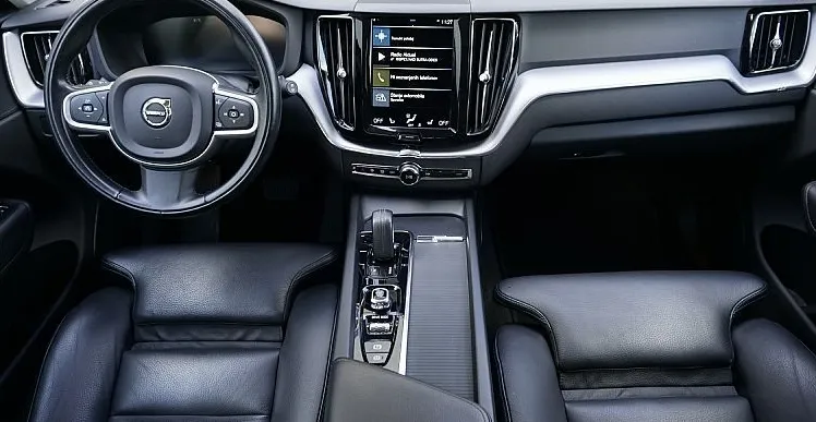 Zunanja slika - Volvo XC60 - B4D AWD AUT Momentum Pro+ACC+KAM.+12.MES.JAMSTVO - 12