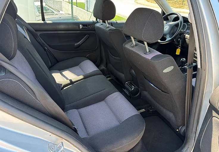 Zunanja slika - Volkswagen Golf - Basis 1.6 ZELO LEPO OHRANJEN - 11