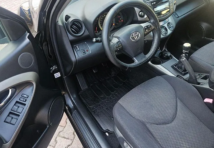 Zunanja slika - Toyota RAV4 - 4WD 2.2 D-4D 150ks °1.LASTNIK° °NOVE GUME° - 6