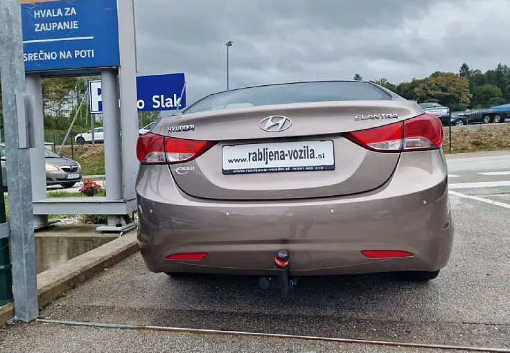 Zunanja slika - Hyundai Elantra - 1.6 CVVT STYLE ZELO LEPO OHRANJENO VOZILO... - 7