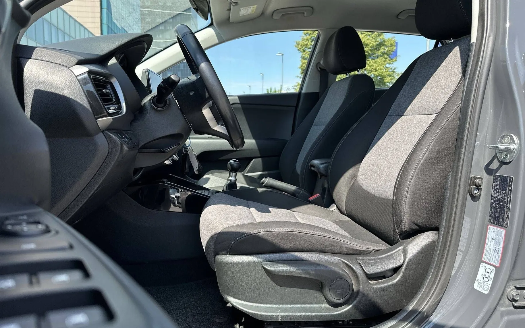 Notranja slika - KIA Stonic - 1.2 DPI LX Urban ISG... - 13