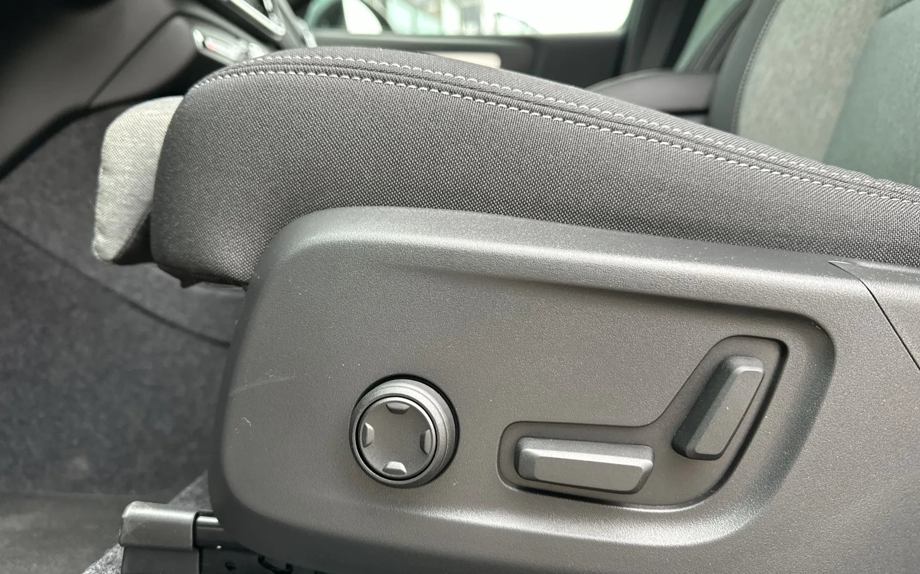 Zunanja slika - Volvo XC40 - B3  P  Plus Black Edition... - 11
