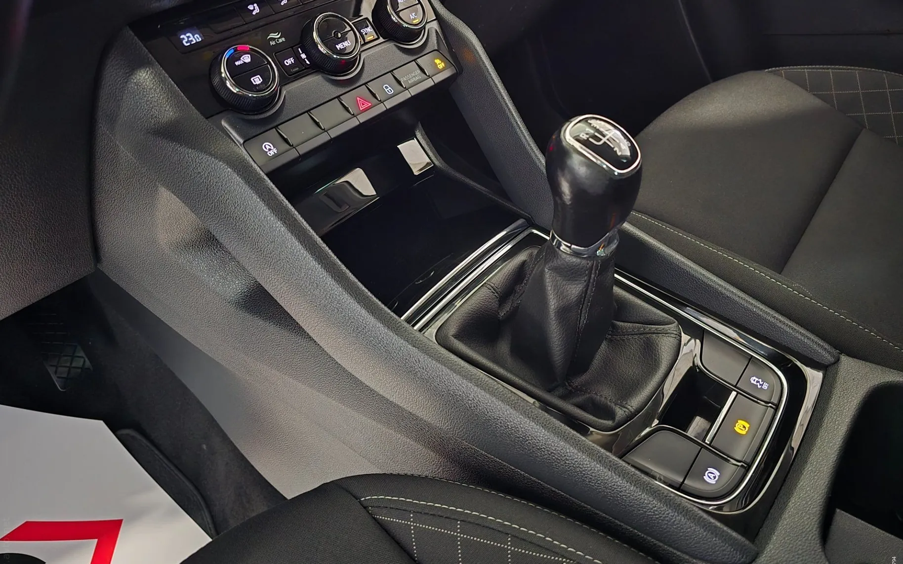 Notranja slika - Škoda Karoq - 1.6 TDI Ambition - 16