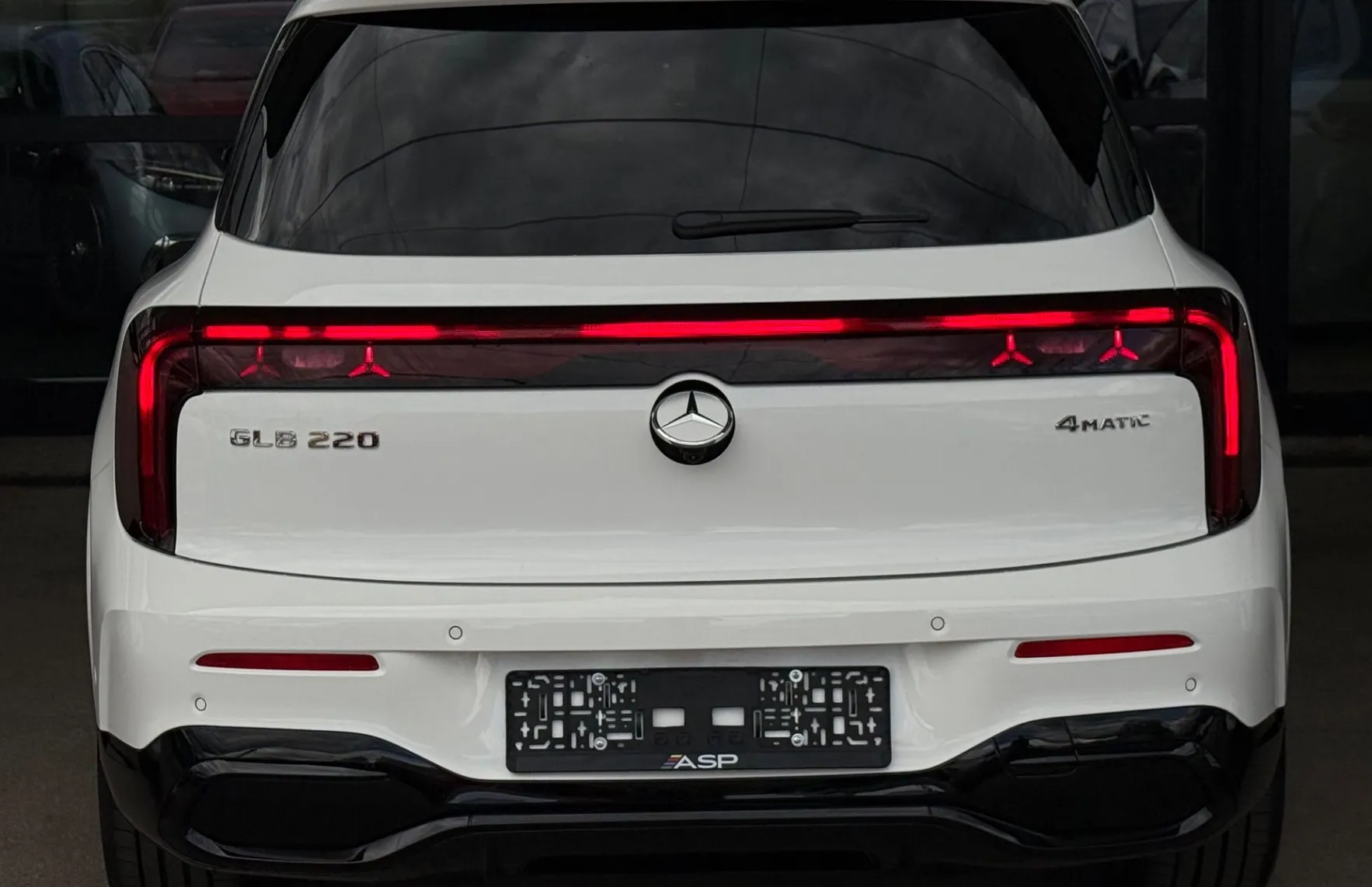Zunanja slika - Mercedes-Benz GLB-Razred - 220 4MATIC AMG LINE - 5