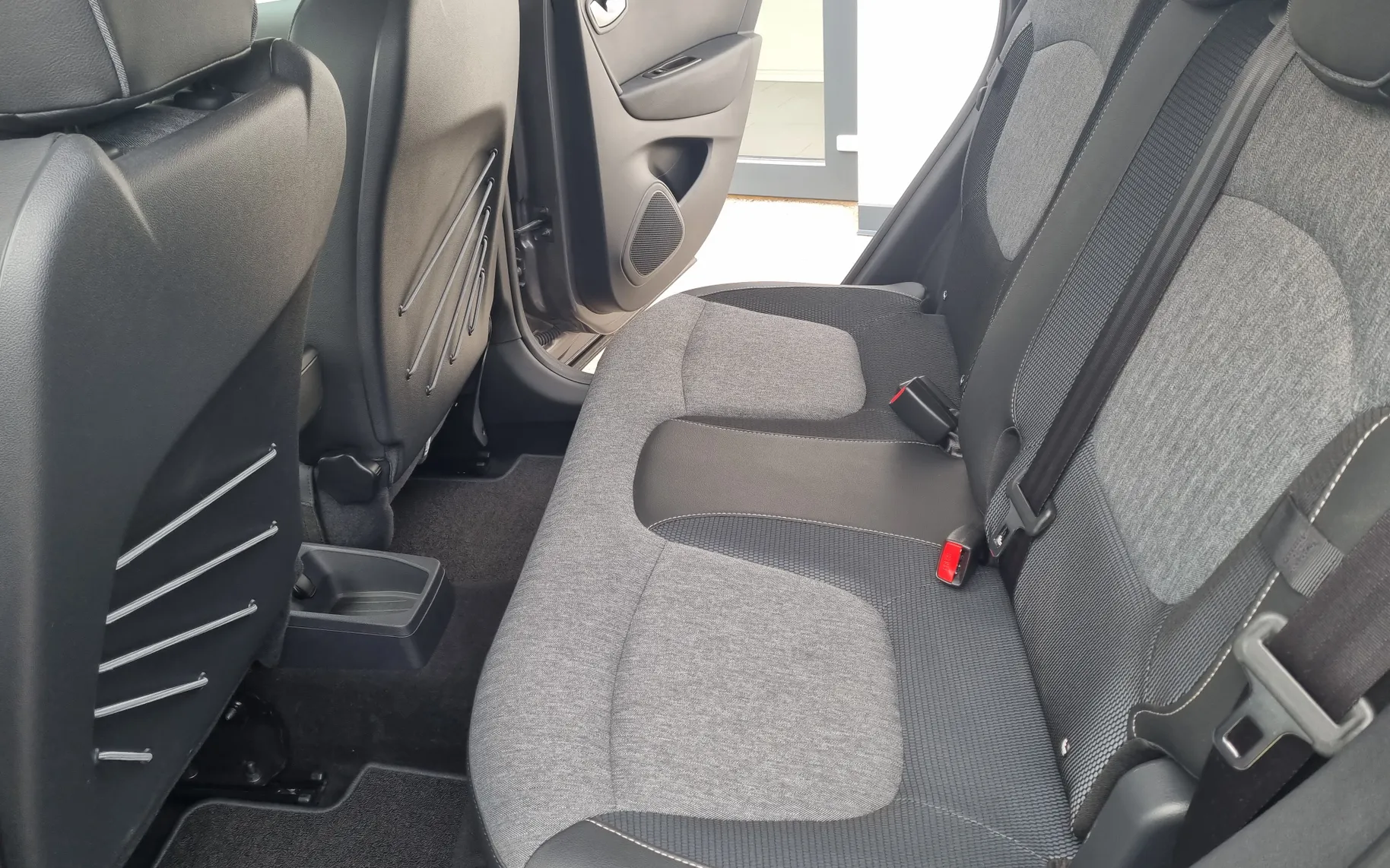 Zunanja slika - Renault Captur - TCe 90 Energy Intens 45396 KM - 9